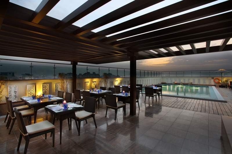 Mahagun Sarovar Portico Suites Ghaziabad Exterior photo